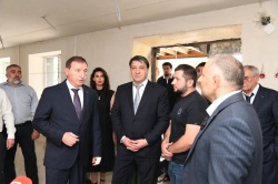 Заур Аскендеров проинспектировал ход капремонта школы-интерната № 5 в Махачкале